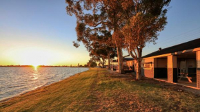 Hotels in Lake Boga
